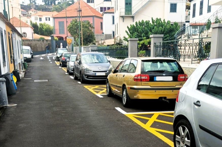 Sentidos &uacute;nicos implementados na Travessa do Anselmo e Travessa da Carne Azeda