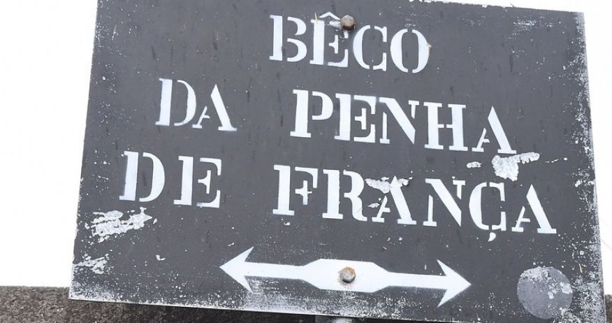Estacionamento &ldquo;reservado&rdquo; para moradores do Beco da Penha de Fran&ccedil;a