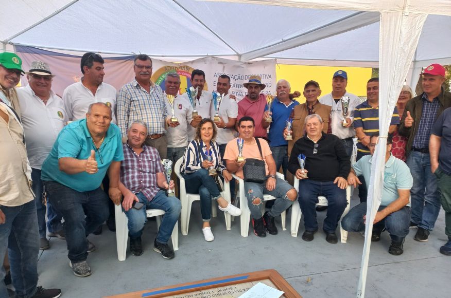 Torneio de domin&oacute; e jantar-conv&iacute;vio assinalaram "Dia da Liberdade"