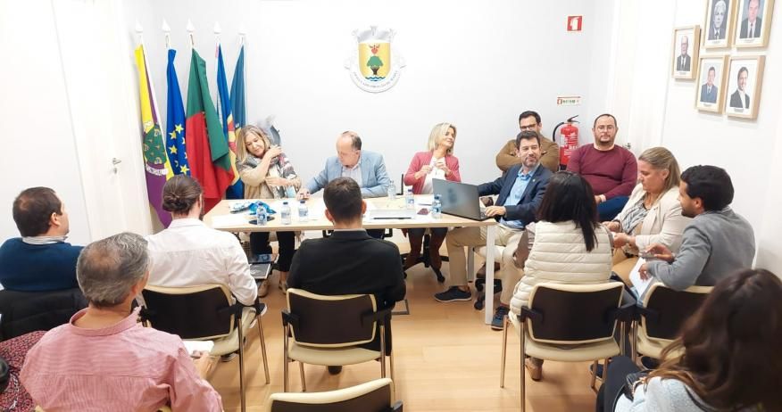 Or&ccedil;amento aprovado sem votos contra